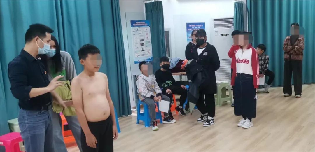 脊柱侧弯矫正